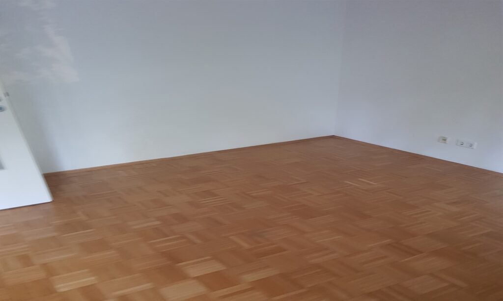 Reinigung innen & außen – Treppenhaus und Außenflächen